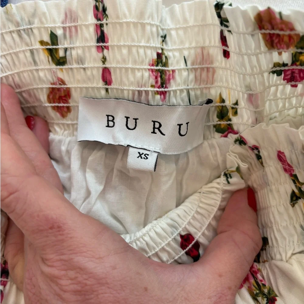 🌸 Buru Floral Smocked Waist Midi Skirt 🌸

Size: XS (Extra Small)
Brand: Buru - Picture 9 of 11